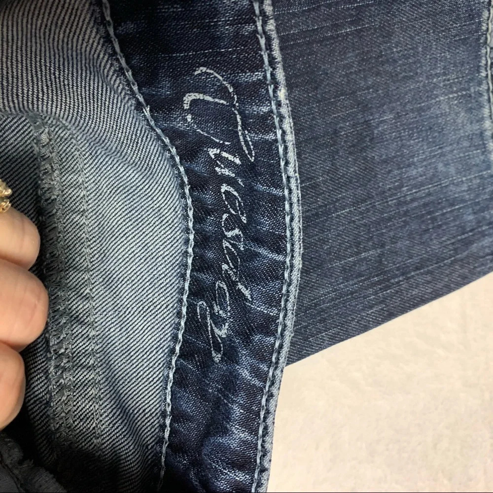 Silver jeans Tuesday style 28/31 dark wash minimal
Distressing wide leg - Picture 3 of 9